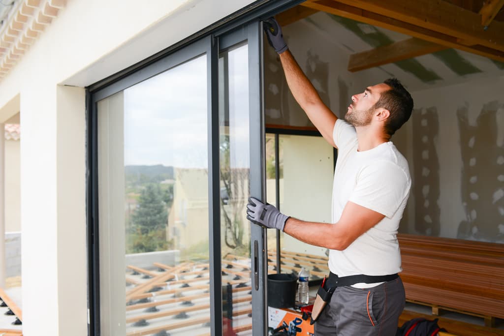 Nos encargamos de la instalación de tus ventanas y puertas